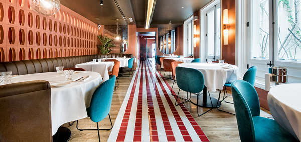 Comedor rojo en Noi pasion mediterranea y estilo italiano contemporaneo 1 NOI Restaurante