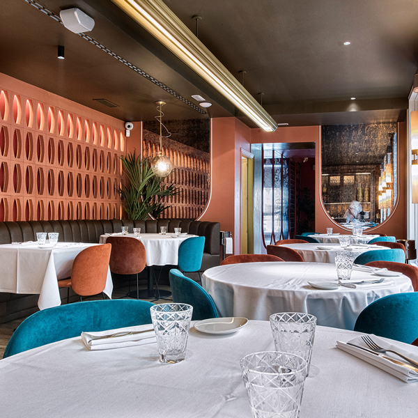 Comedor rojo en Noi pasion mediterranea y estilo italiano contemporaneo 5 NOI Restaurante