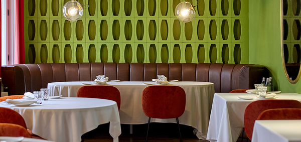 Comedor verde en noi vitalidad y optimismo en la estetica italiana de los anos 70 3 NOI Restaurante