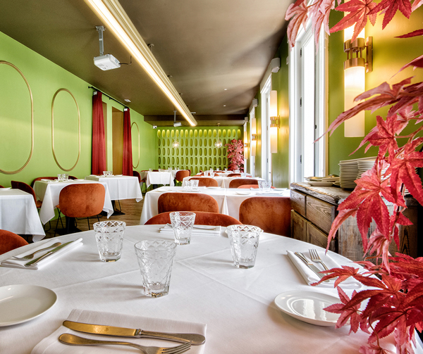 Comedor verde en noi vitalidad y optimismo en la estetica italiana de los anos 70 5 NOI Restaurante